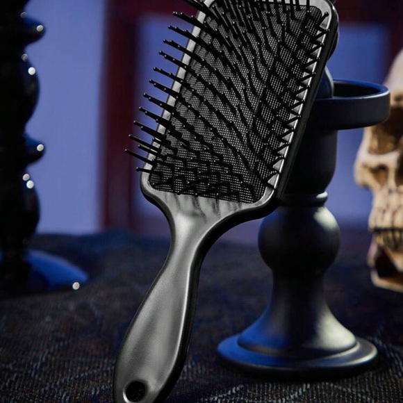 ROMWE Corpse Bride Hair Brush - Picture 2 of 8